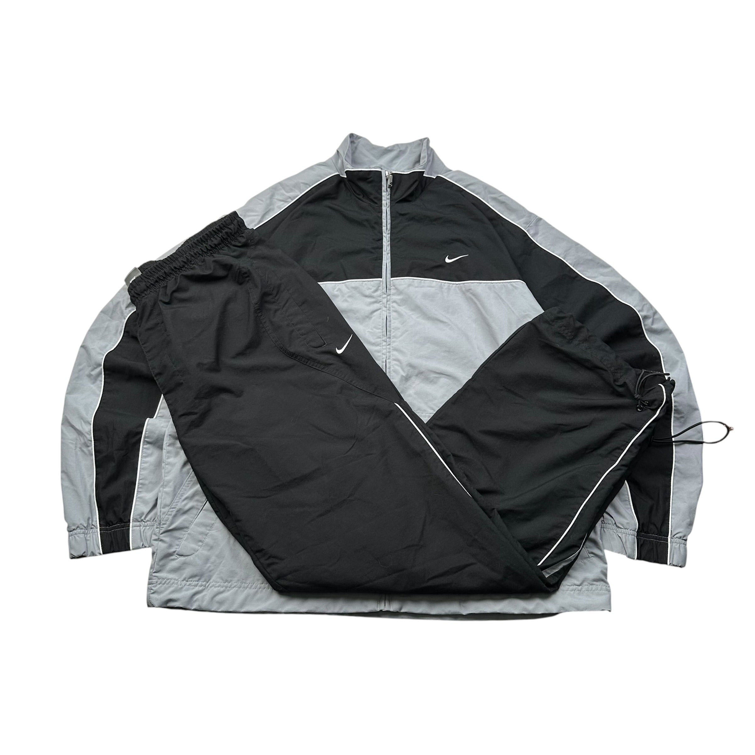 Nike Tracksuit (L)