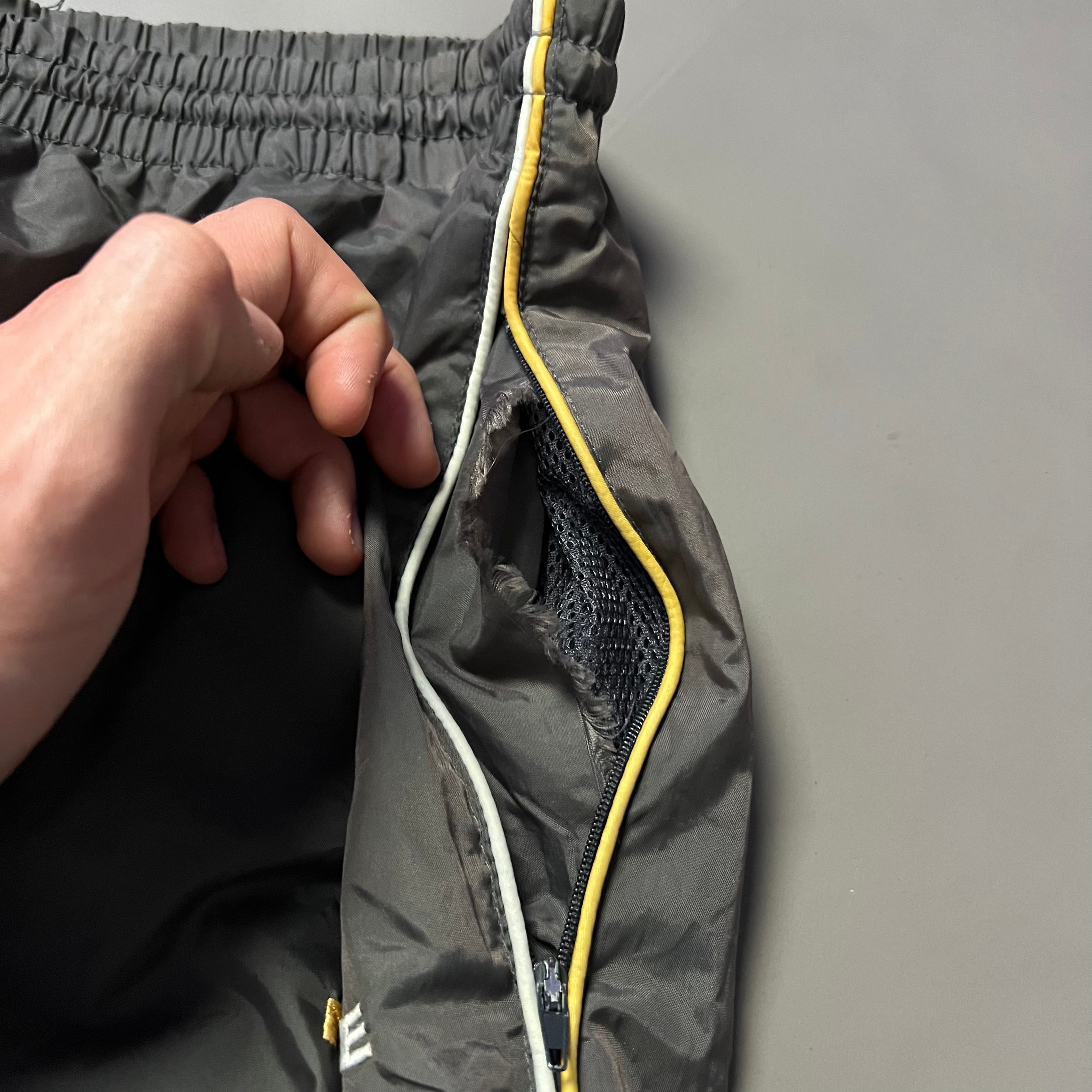 Rare Nike Trackpants (L) KikiVintage